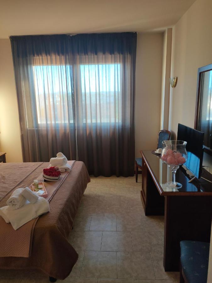 Hotel Fidenza Luaran gambar