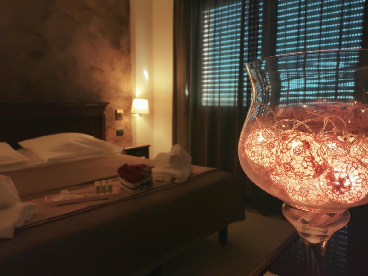 Hotel Fidenza Luaran gambar