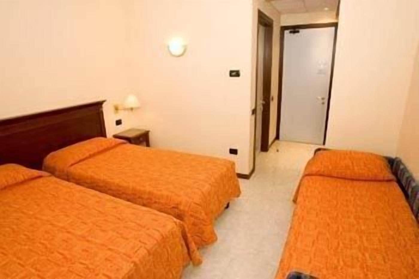 Hotel Fidenza Luaran gambar