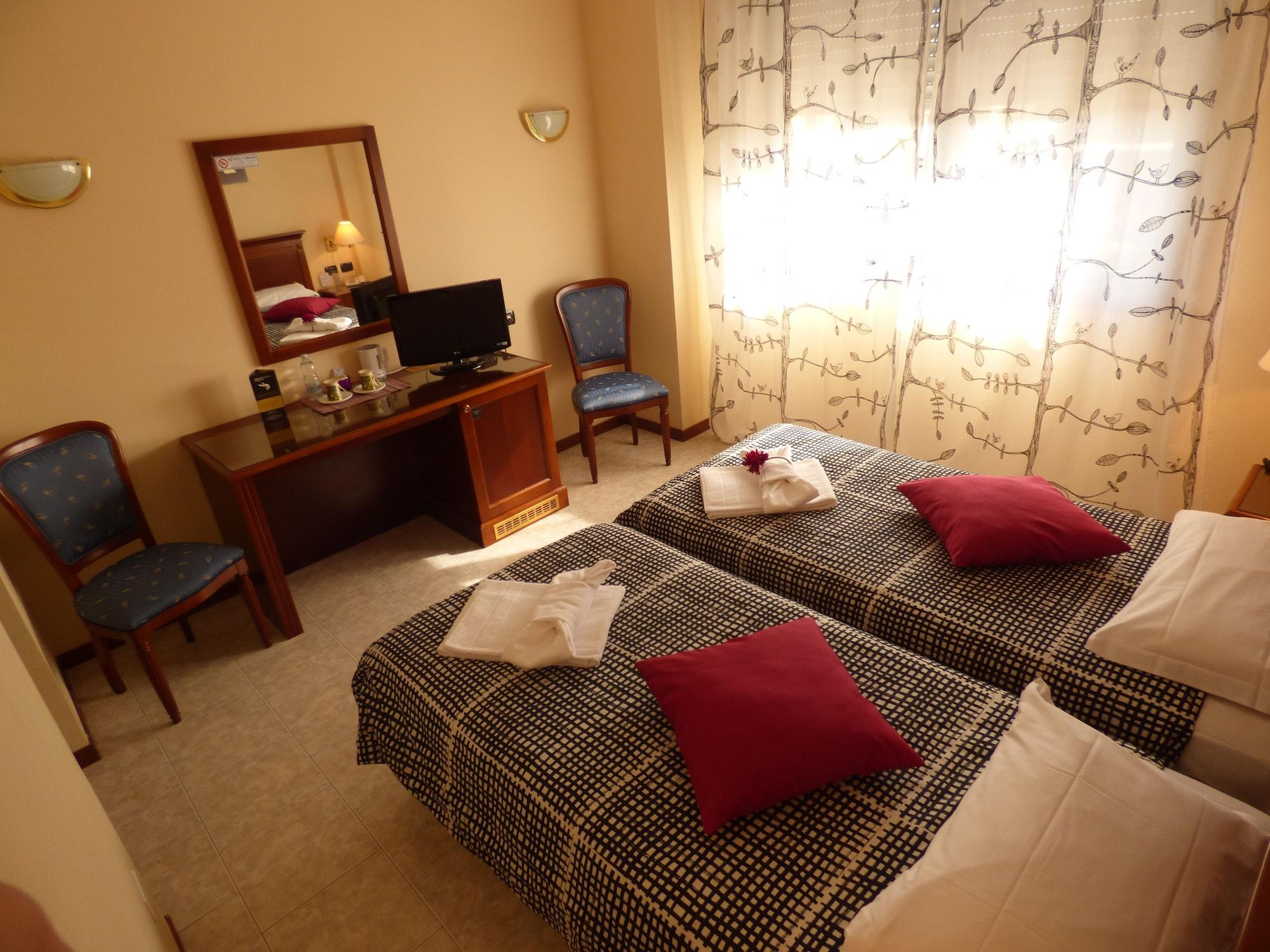 Hotel Fidenza Luaran gambar
