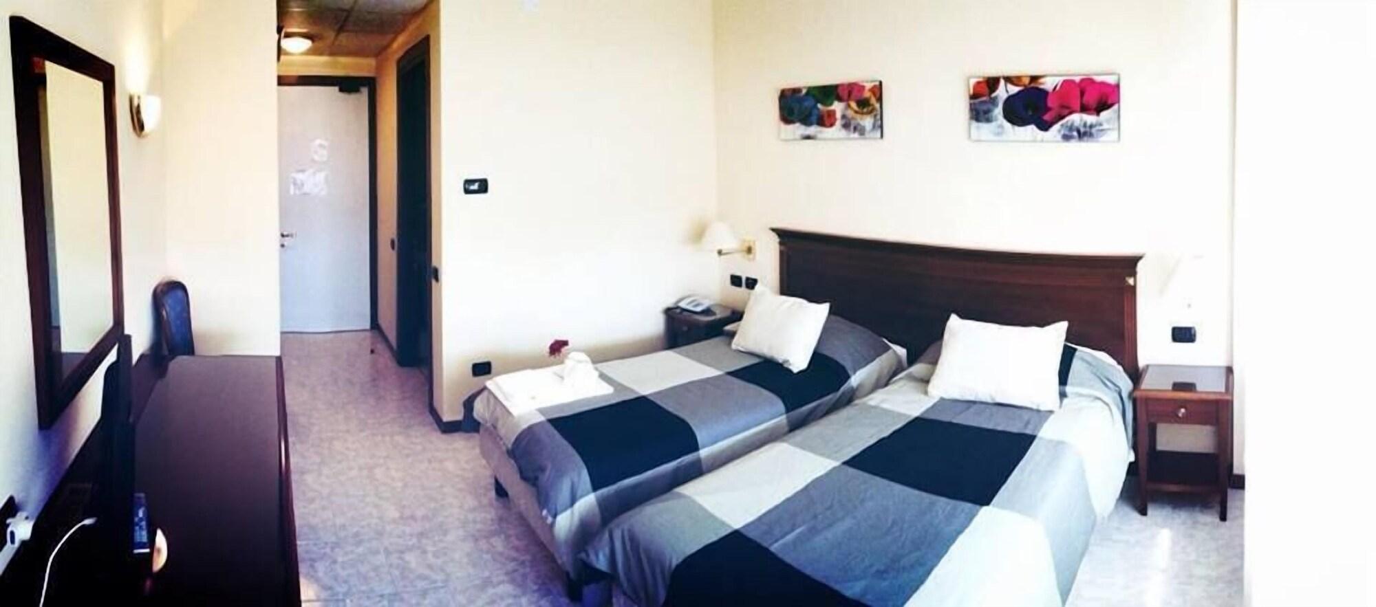 Hotel Fidenza Luaran gambar
