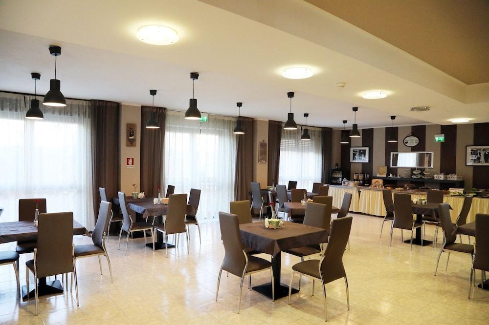 Hotel Fidenza Luaran gambar