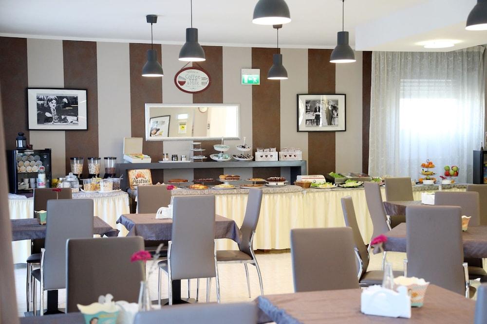 Hotel Fidenza Luaran gambar