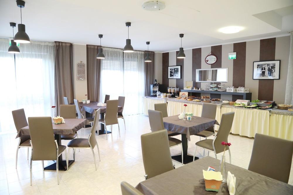 Hotel Fidenza Luaran gambar
