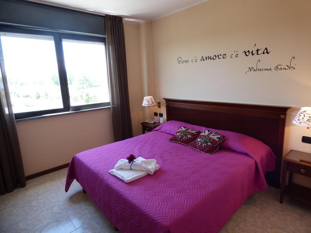 Hotel Fidenza Luaran gambar