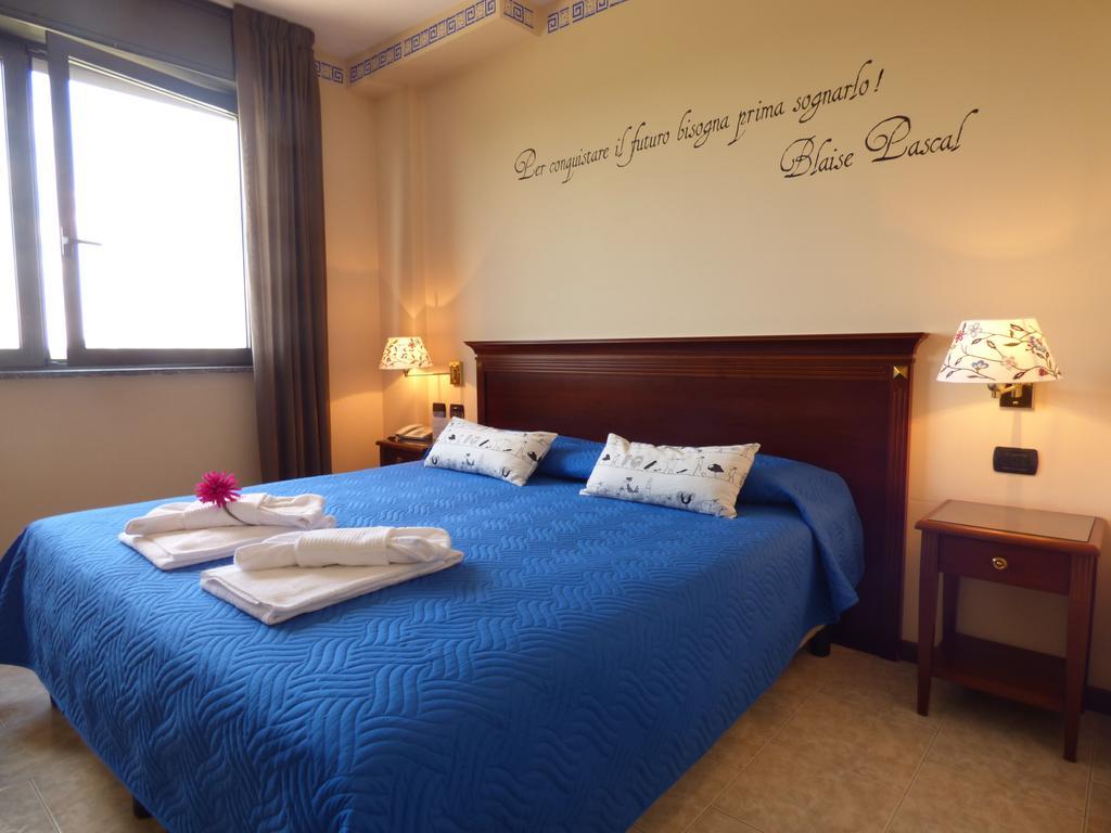 Hotel Fidenza Luaran gambar
