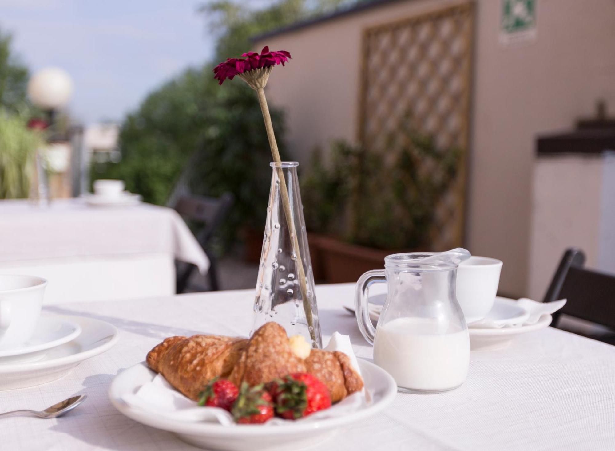 Hotel Fidenza Luaran gambar